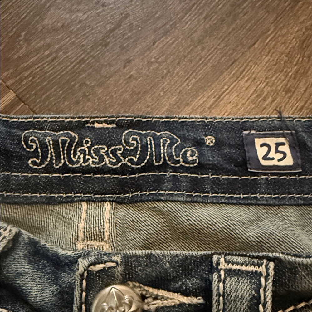 Miss Me Women's Signature Rise Cuffed Skinny Distressed Jeans - Picture 7 of 10